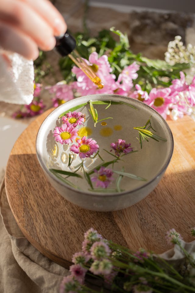 Aromahieronta Tampereella on lempeä mutta monipuolisesti vaikuttava hoito. Se tukee sekä fyysistä että psyykkistä hyvinvointia.